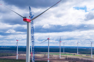 3月31日，德国北部梅克伦堡-西波美拉尼亚州正在建设一座风力发电场。