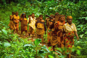 来自刚果共和国狩猎采集者巴卡部落的妇女。