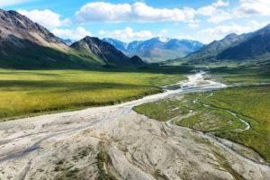 在北极国家野生动物保护区的呼啦圈河。