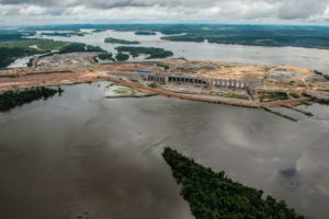 2015年，亚马逊支流欣古河上正在建设的贝罗蒙特大坝。