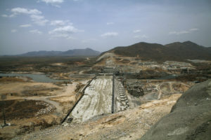 2015年正在建设的埃塞俄比亚文艺复兴大坝。这座600兆瓦的大坝即将完工，将成为非洲最大的大坝。