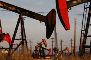 加州麦基特里克附近的一个油田。