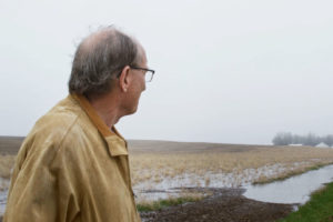 爱荷华州参议员戴维·约翰逊(David Johnson)领导了减少该州水域农业污染的斗争。