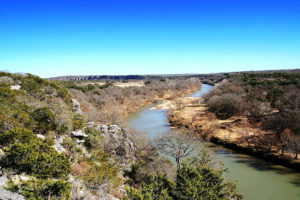 Llano River，因为它通过奥斯汀的西北地区的Edwards Plateau而削减了。