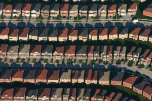 安大略马卡姆附近住宅开发的鸟瞰图。