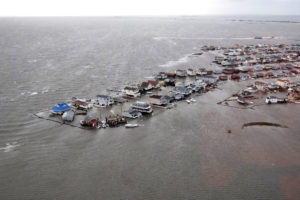 在海洋县，新泽西州的被淹没的家在2012年10月的超级斯兰桑迪之后。