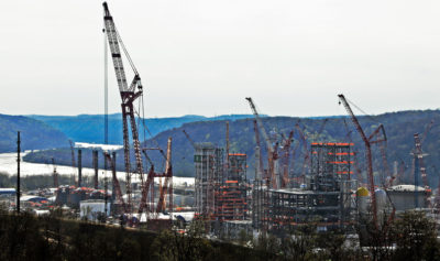 壳化学阿巴拉契亚的乙烷薄脆饼干设施在建设中在摩纳哥，宾夕法尼亚州于2019年4月。