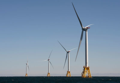 罗德岛海岸的街区风电场是美国第一个商业海上风电场。它在2016年成为业务。
