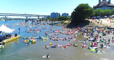 一年一度的大型花车活动有助于鼓励人们利用俄勒冈州波特兰市的威拉米特河进行娱乐活动。