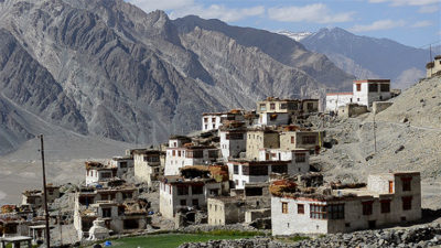 没有了冰川曾经提供的水，喜马拉雅山的库米克镇现在正计划搬迁。
